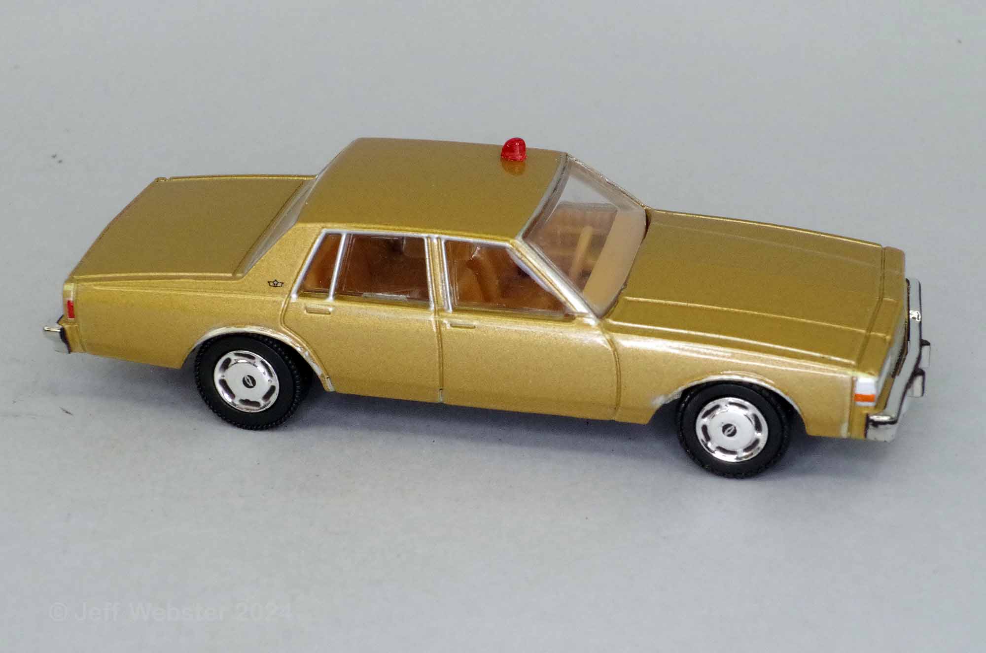 Chevy Caprice gold light_6.jpg